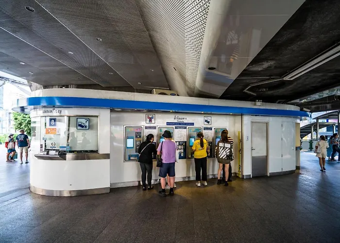 Go Silom โกอินน์ สีลม - สถานีรถไฟฟ้าเซนต์หลุยส์