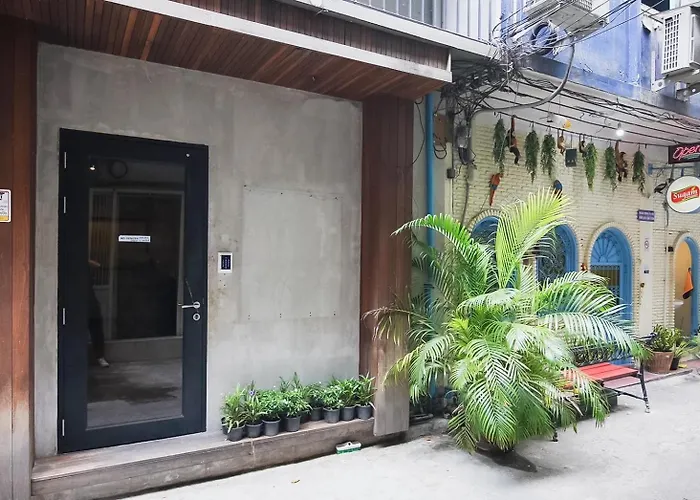 Go Silom โกอินน์ สีลม - สถานีรถไฟฟ้าเซนต์หลุยส์ Bangkok